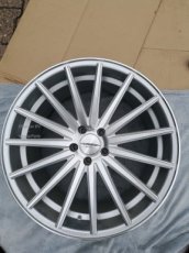 20" Vossen VFS-2 Velg 20x9.5 - 5x112 ET40 | Silver Polished | Show