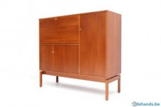 Halfhoge kast